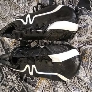 Mitre men's cleats black & white size 9